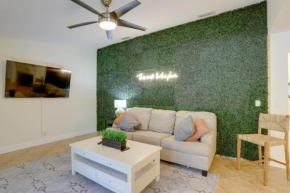 Spacious Largo Retreat Private Pool and Yard!
